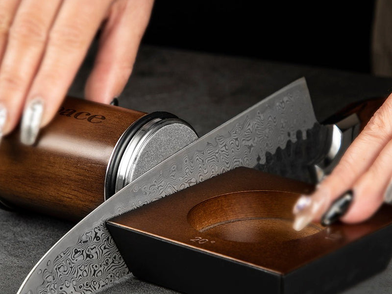 Sharpening a Damascus knife on the Lifespace walnut rolling sharpener